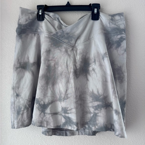 PINK Victoria's Secret Dresses & Skirts - PINK Victoria’s Secret Gray Tie-Dye Skort XXL